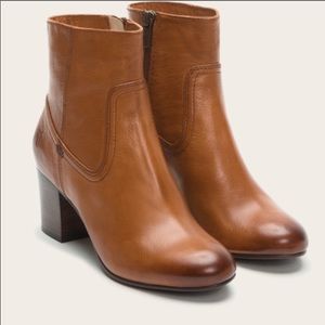 Frye Stella Zip Short